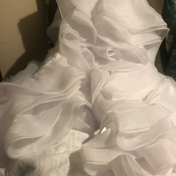 Wedding dress - Picture 3 of 8